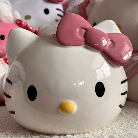 SOLD NWT Large Hello Kitty planter! SUPER CUTE ceramic planter. - Picture 3 of 6